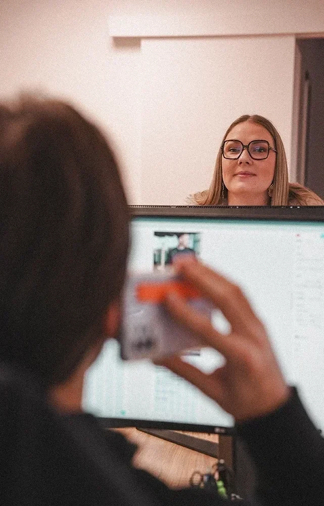 Pourquoi externaliser sa communication agence web vannes azelty