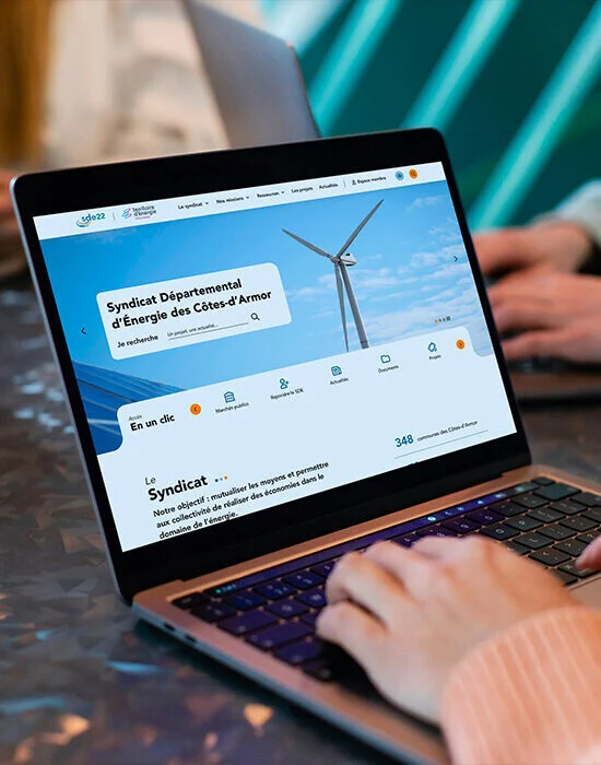 SDE22_agence creation site internet vannes Azelty creation site internet mairie et collectivite_ordi 2